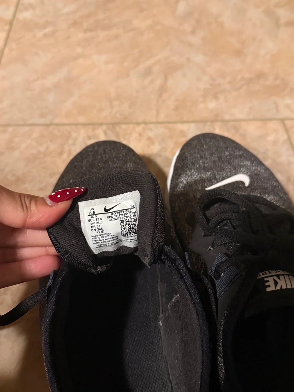 Nike Women’s Black/Gray Sneakers